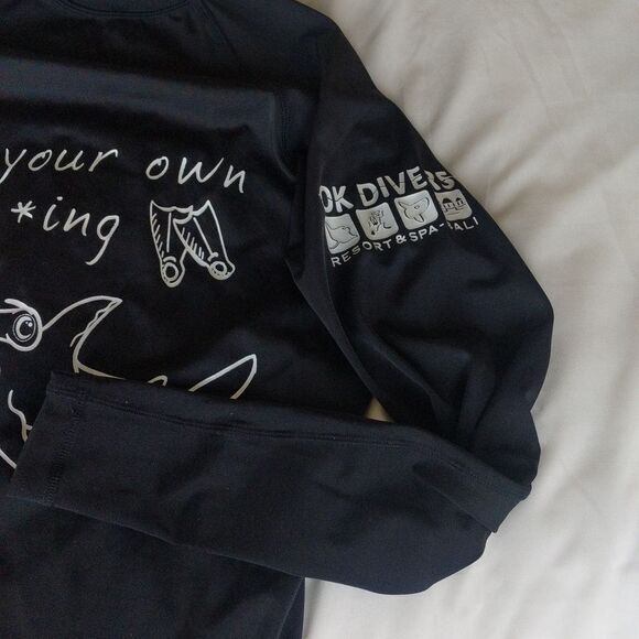 Rash Guard With Shark Motif - Picture 3 of 11